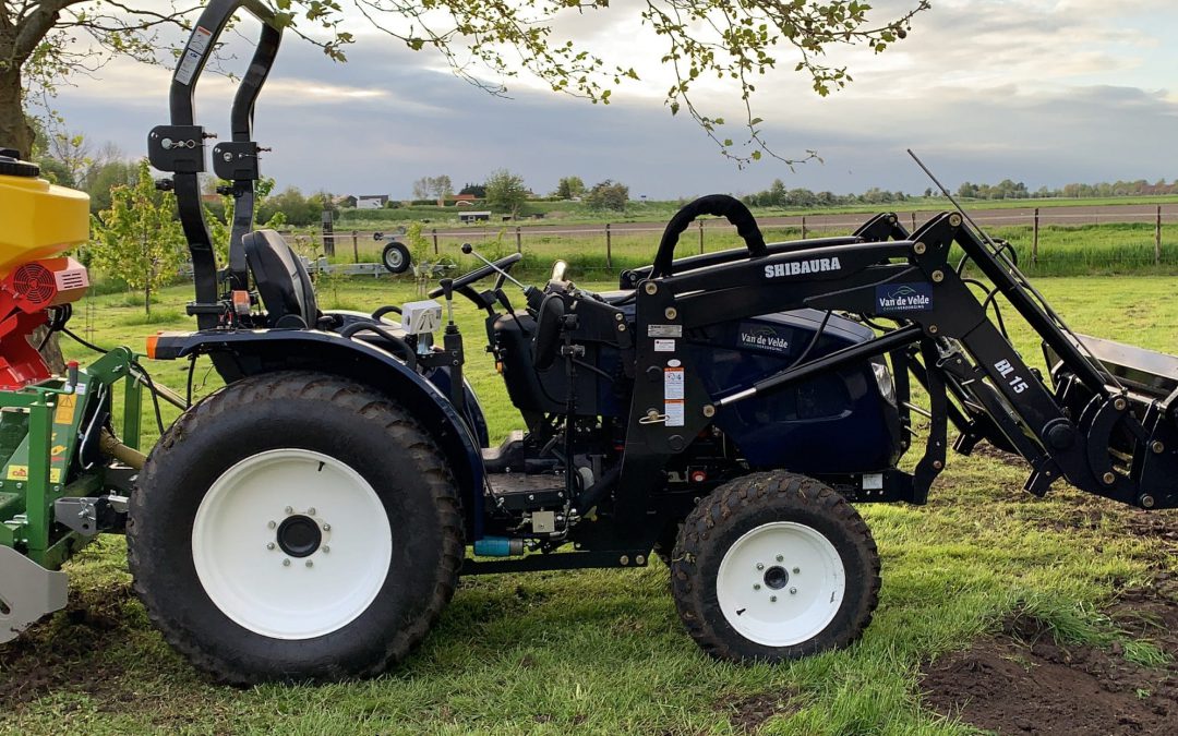 Shibaura met zaaimachine